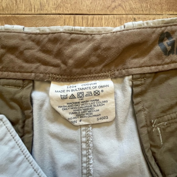 GAP Tan Heavyweight Flat Front Shorts – Size 36 (Adjustable Waist) - Picture 4 of 13